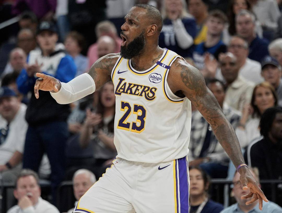 关于詹姆斯险胜关键时刻神级表现，爆发新星关键表现点燃全场！的信息