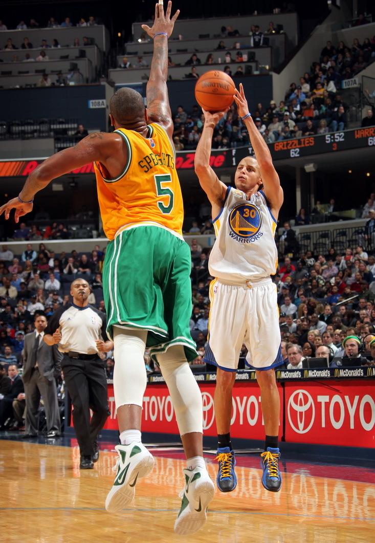 关于库里迎来十五赛季高光表现，G2球迷沸腾！的信息